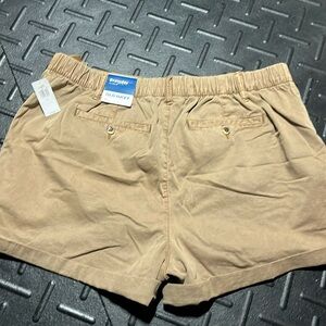 NWT Old Navy Women’s 3.5” inseam Khaki Shorts